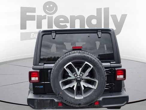Used 2024 Jeep Wrangler Unlimited w/ Convenience Group AWD/4WD image 6