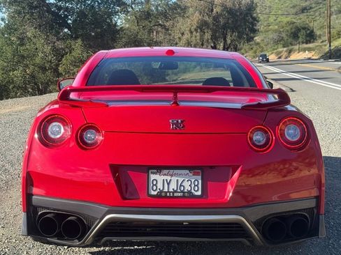 Used 2019 Nissan GT-R Premium image 4