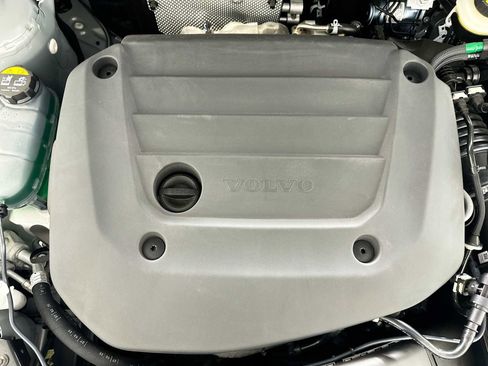 Used 2025 Volvo XC40 B5 Ultra w/ Protection Package image 28