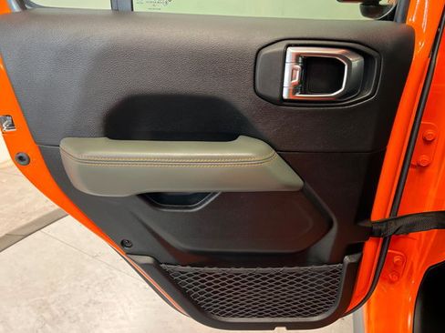 Used 2025 Jeep Gladiator Mojave image 18