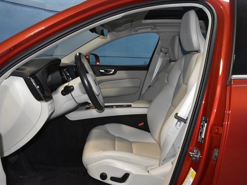 Used 2022 Volvo XC60 B5 Momentum AWD/4WD image 7