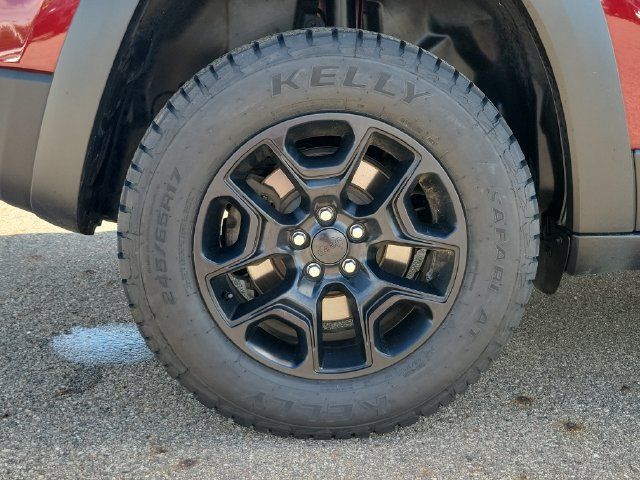 Used 2020 Jeep Cherokee Trailhawk w/ Cold Weather Group AWD/4WD image 29