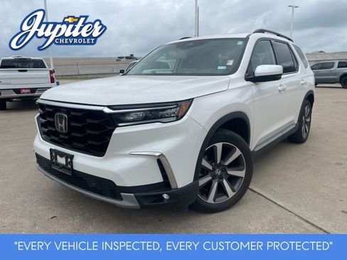 Used 2025 Honda Pilot Touring image 1