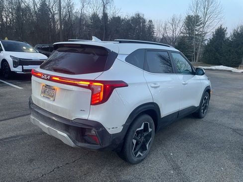Certified 2024 Kia Seltos EX image 5