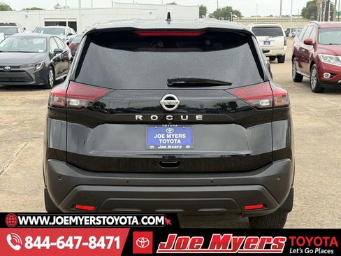 Used 2021 Nissan Rogue S image 8