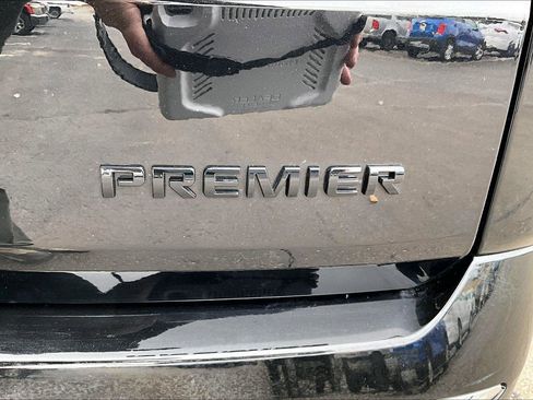 Used 2023 Chevrolet Traverse Premier image 9