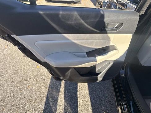 Used 2024 Nissan Altima 2.5 SV image 18