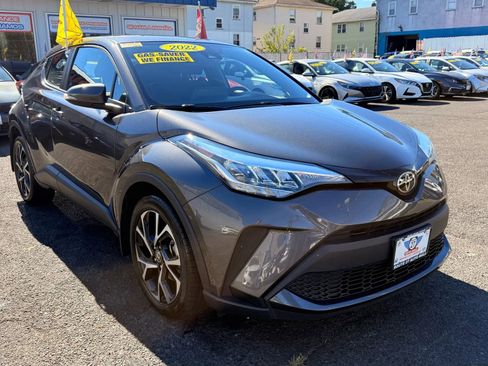Used 2022 Toyota C-HR XLE image 2