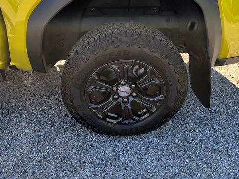 Used 2024 GMC Canyon Elevation w/ Convenience Package image 13