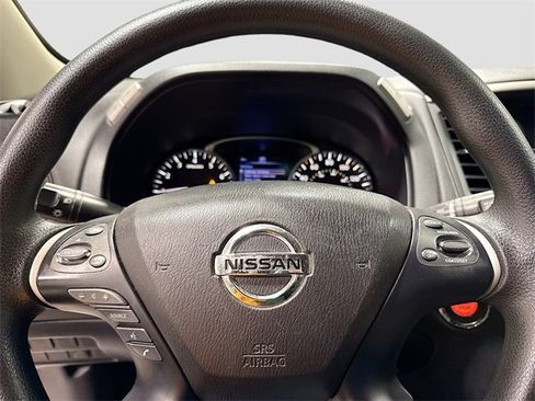 Used 2017 Nissan Pathfinder S image 13