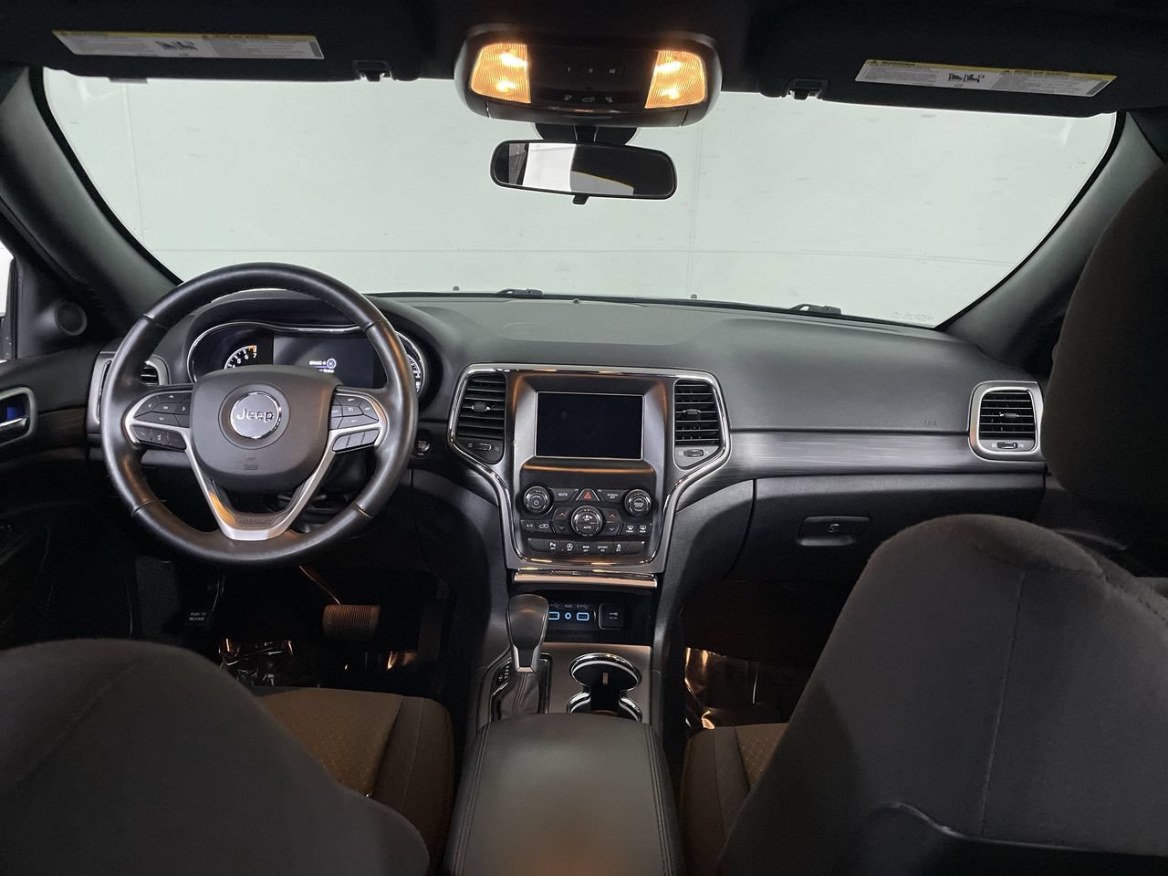 Used 2021 Jeep Grand Cherokee Laredo w/ Security & Convenience Group AWD/4WD image 27