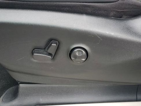 Certified 2024 Chrysler Pacifica Touring-L image 20