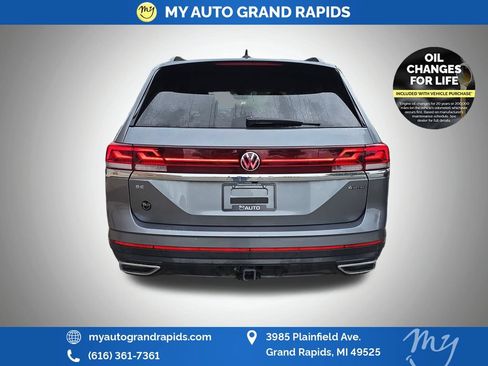 Used 2025 Volkswagen Atlas SE AWD/4WD image 6