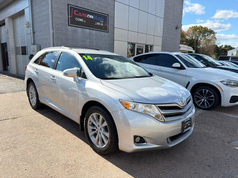 Used 2014 Toyota Venza LE image 1