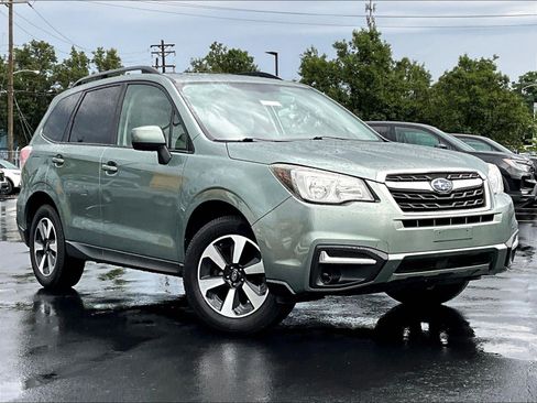 Used 2017 Subaru Forester 2.5i Premium w/ Popular Package #2A AWD/4WD image 2