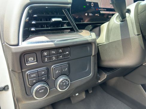 Used 2025 Chevrolet Suburban Z71 AWD/4WD image 22
