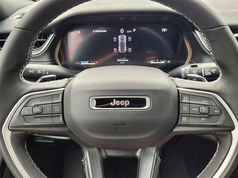 New 2025 Jeep Grand Cherokee Laredo X w/ Luxury Tech Group I image 23