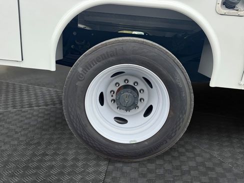 New 2025 Ford F450 XLT w/ XLT Value Package image 17