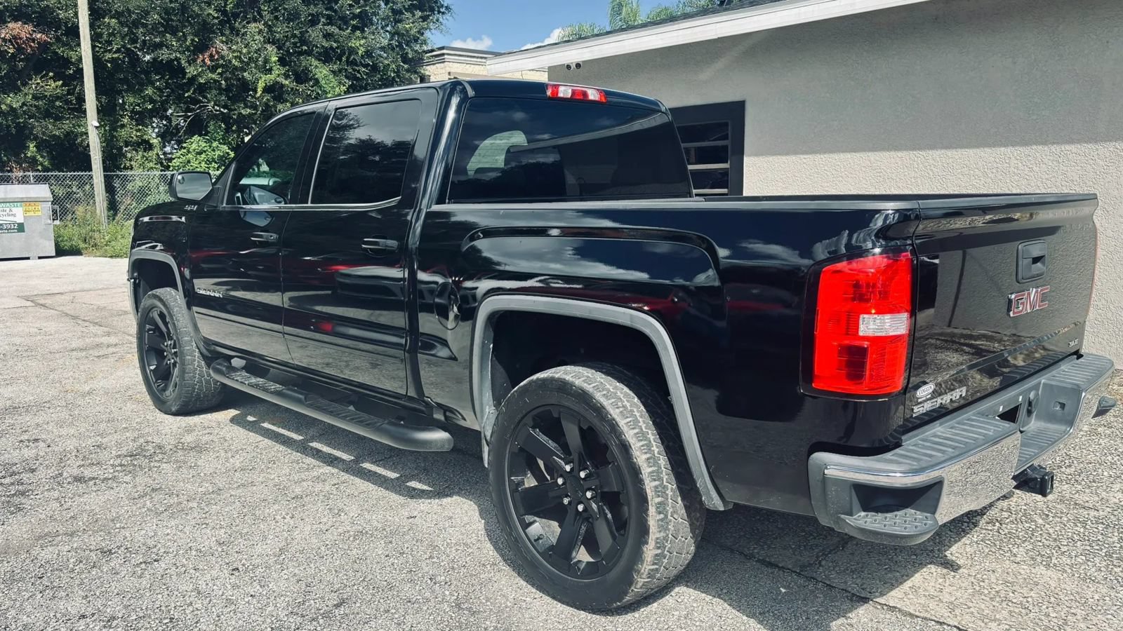 Used 2017 GMC Sierra 1500 SLE w/ SLE Value Package AWD/4WD image 3