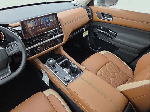 New 2026 Nissan Pathfinder Platinum image 13