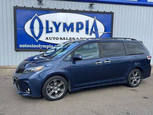Used 2020 Toyota Sienna SE FWD image 1