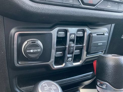 Used 2024 Jeep Wrangler Unlimited AWD/4WD image 25