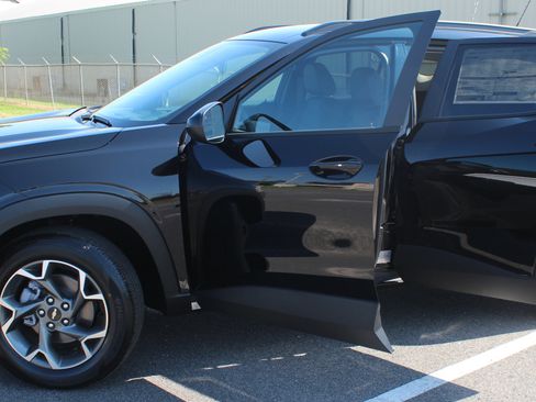 New 2025 Chevrolet Trax LT w/ Driver Confidence Package image 4