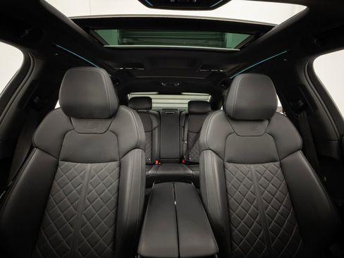 Used 2024 Audi S8 image 8