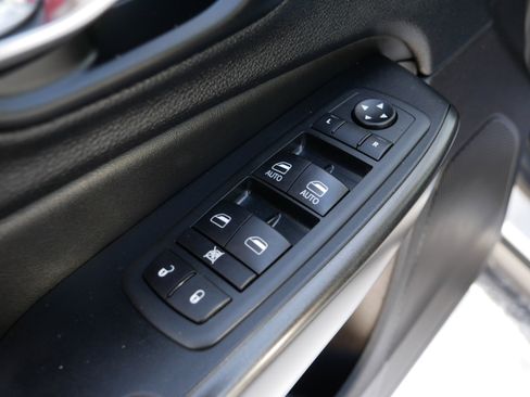 Used 2021 Jeep Cherokee Trailhawk image 19