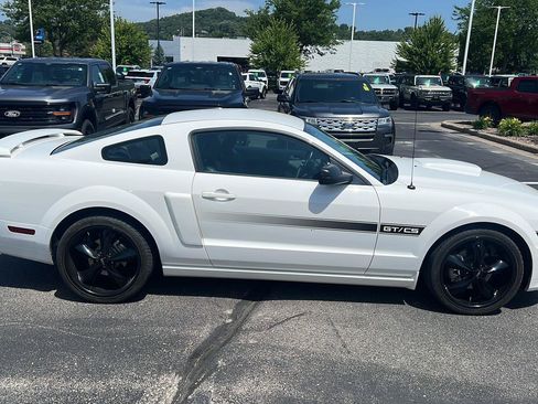 Used 2007 Ford Mustang GT Premium RWD image 4