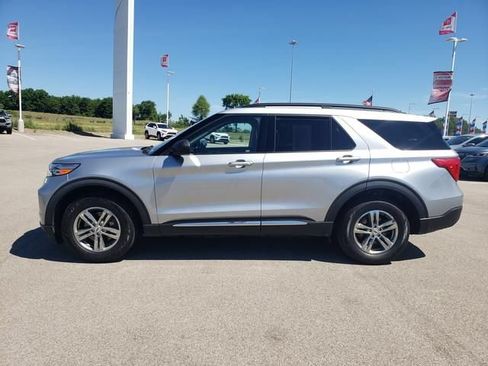 Used 2020 Ford Explorer XLT w/ Equipment Group 202A AWD/4WD image 9