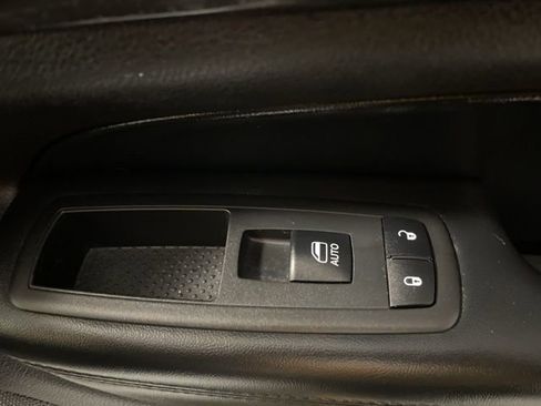 Used 2018 Jeep Grand Cherokee Altitude image 56