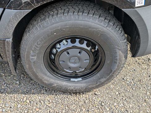 New 2025 Mercedes-Benz Sprinter 2500 image 9