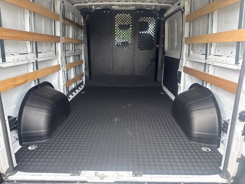 Used 2025 RAM ProMaster 2500 w/ U-Haul Equipment Group FWD image 17