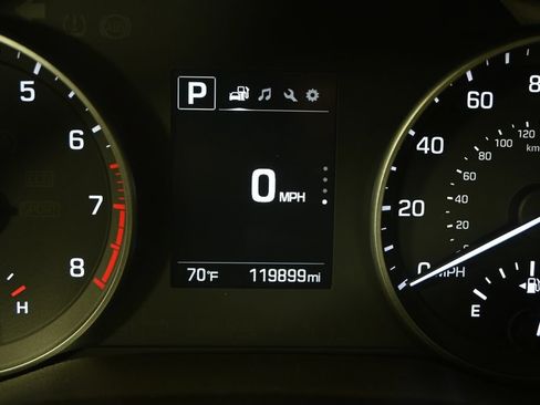 Used 2018 Hyundai Elantra Value Edition FWD image 25
