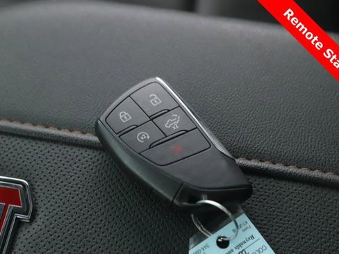 Used 2025 GMC Sierra 2500 AT4 AWD/4WD image 3