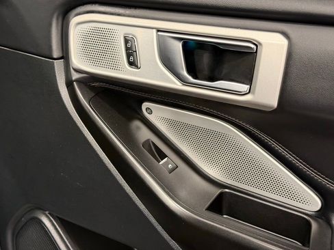 Used 2020 Ford Explorer Platinum w/ Premium Technology Package image 25