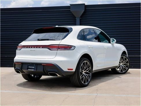 Certified 2025 Porsche Macan image 7