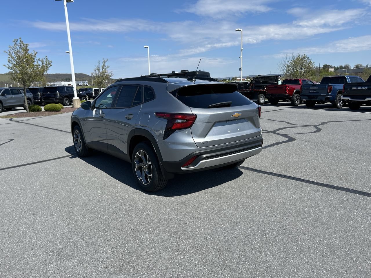 New 2026 Chevrolet Trax LT w/ Sunroof Package FWD image 5