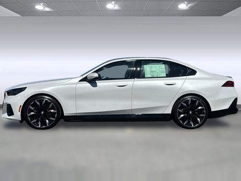 New 2027 BMW i5 eDrive40 w/ Executive Package RWD image 2