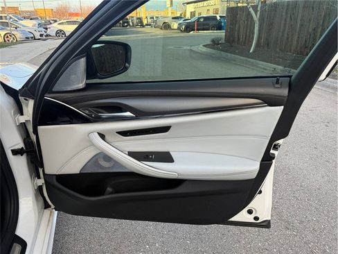 Used 2019 BMW M5 w/ Executive Package image 40