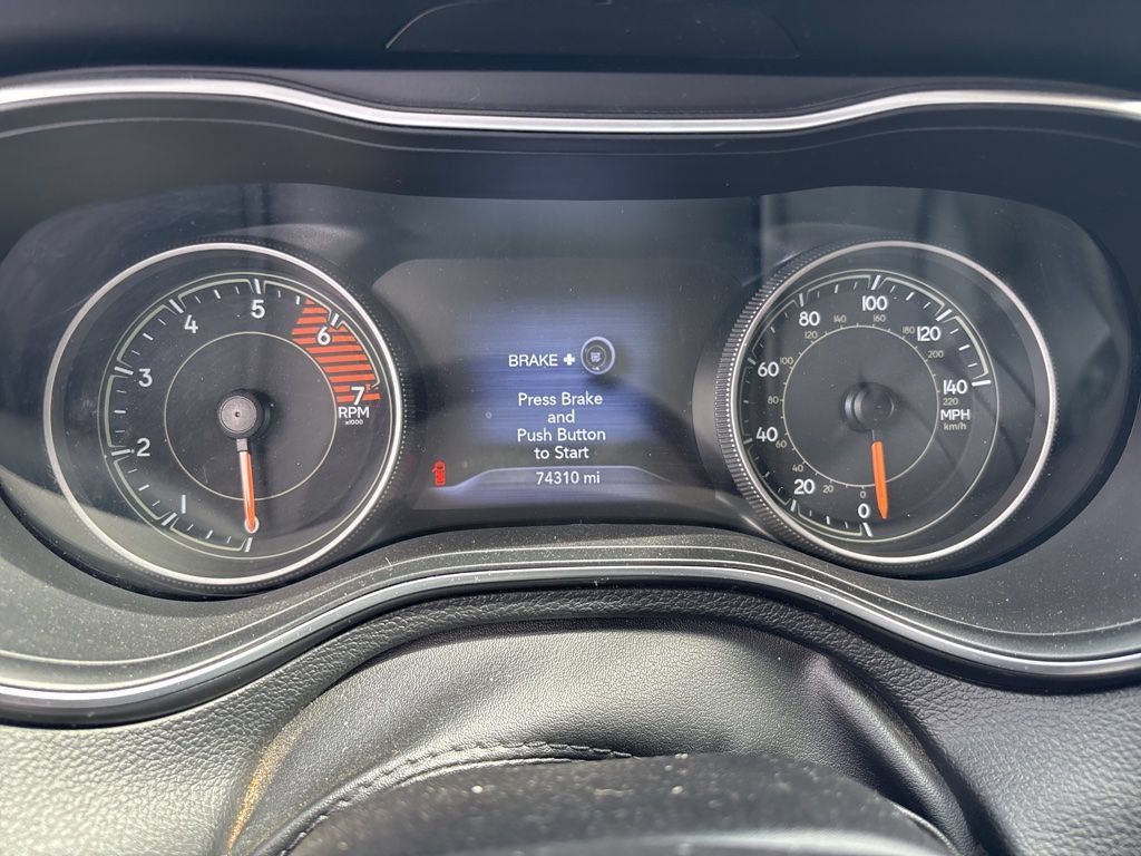 Used 2020 Jeep Cherokee Trailhawk AWD/4WD image 9
