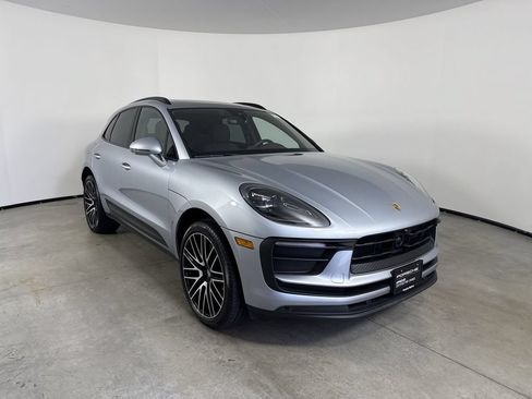 Certified 2024 Porsche Macan AWD/4WD image 9