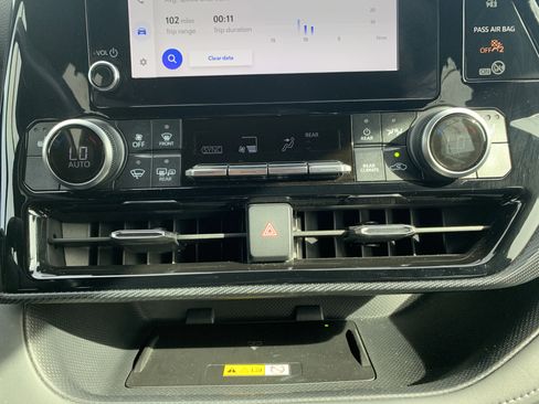 Used 2023 Toyota Highlander XSE image 29