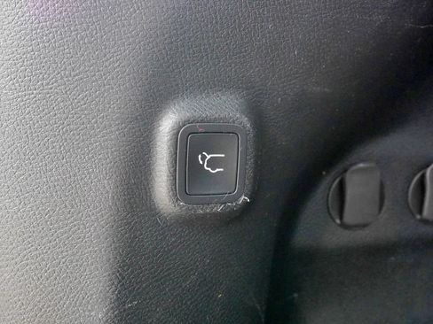 Used 2019 Jeep Cherokee Limited AWD/4WD image 17
