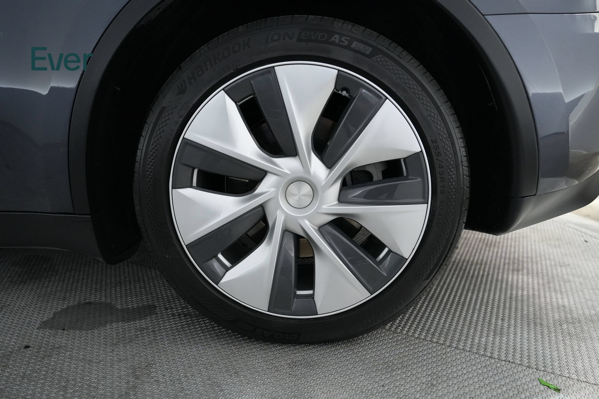 Used 2023 Tesla Model Y Long Range AWD/4WD image 9