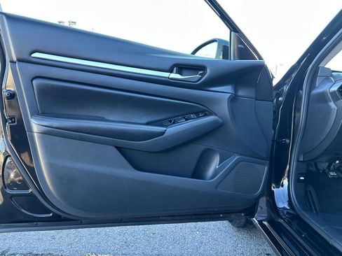 Used 2023 Nissan Altima 2.5 SV image 9