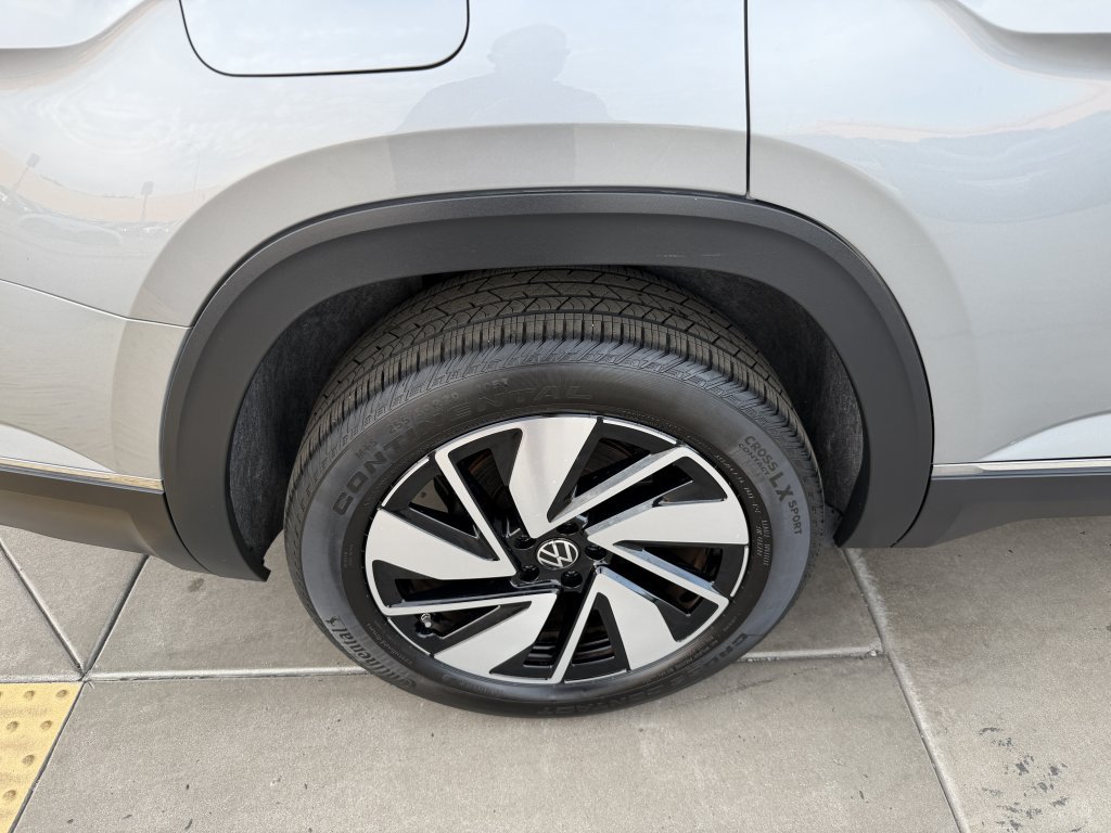 Used 2024 Volkswagen Atlas SEL AWD/4WD image 15