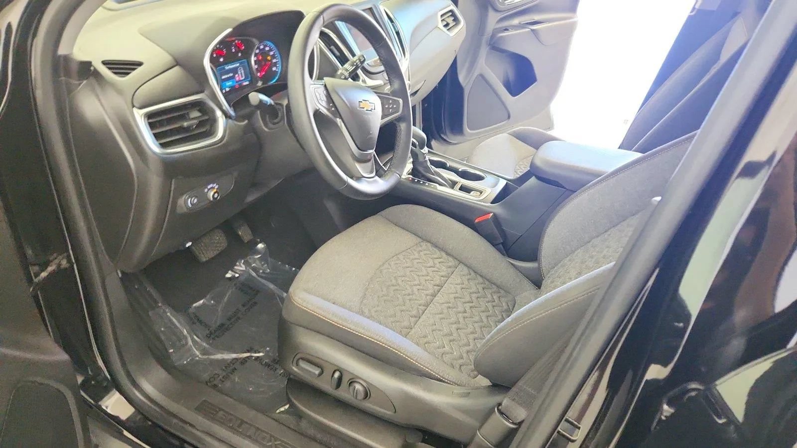 Used 2023 Chevrolet Equinox LT FWD image 14