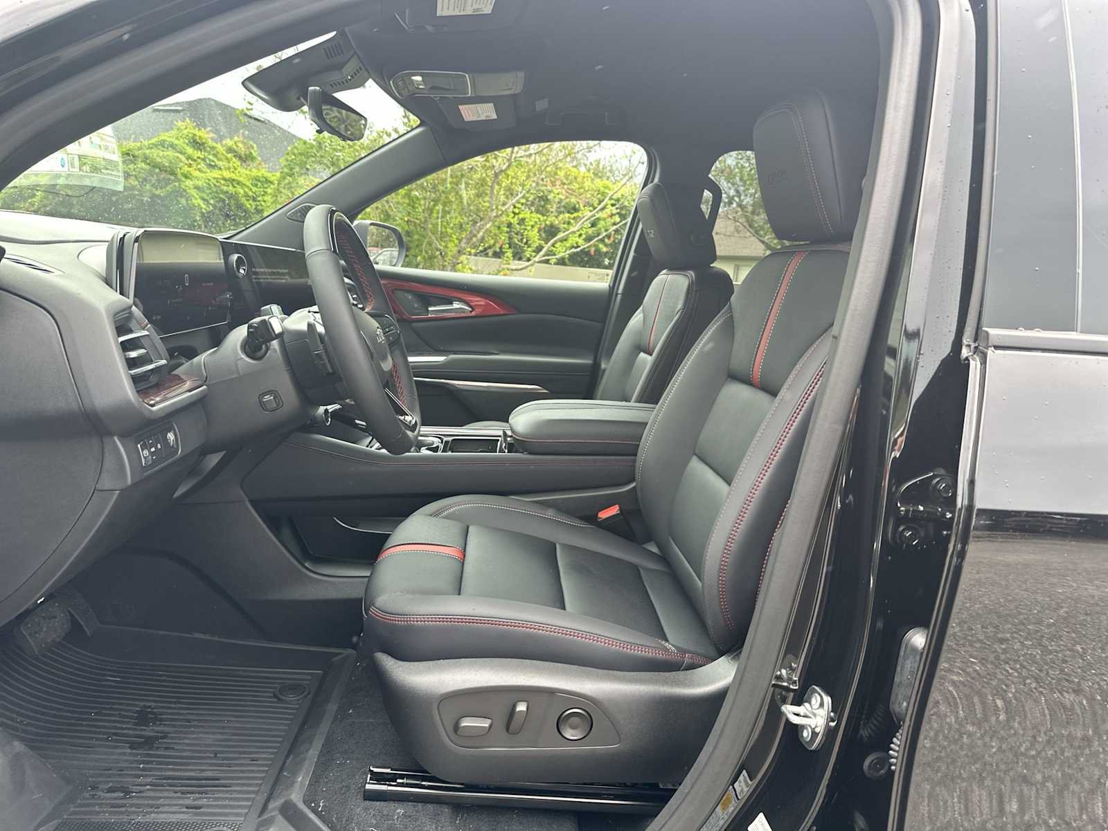 New 2026 Chevrolet Traverse RS w/ LPO, Floor Liner Package FWD image 2